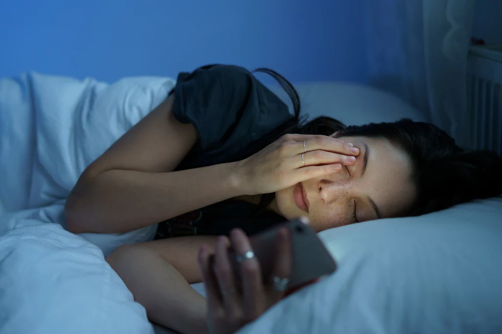 The Impact of Blue Light on Sleep and How to Minimize It