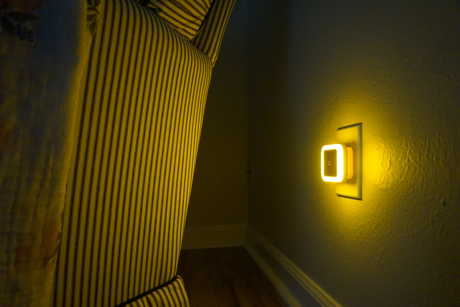 Harth Sleep Mode Underbed Light - Night Light Amber Glow No Blue Light  Battery Powered Peel And Stick Install